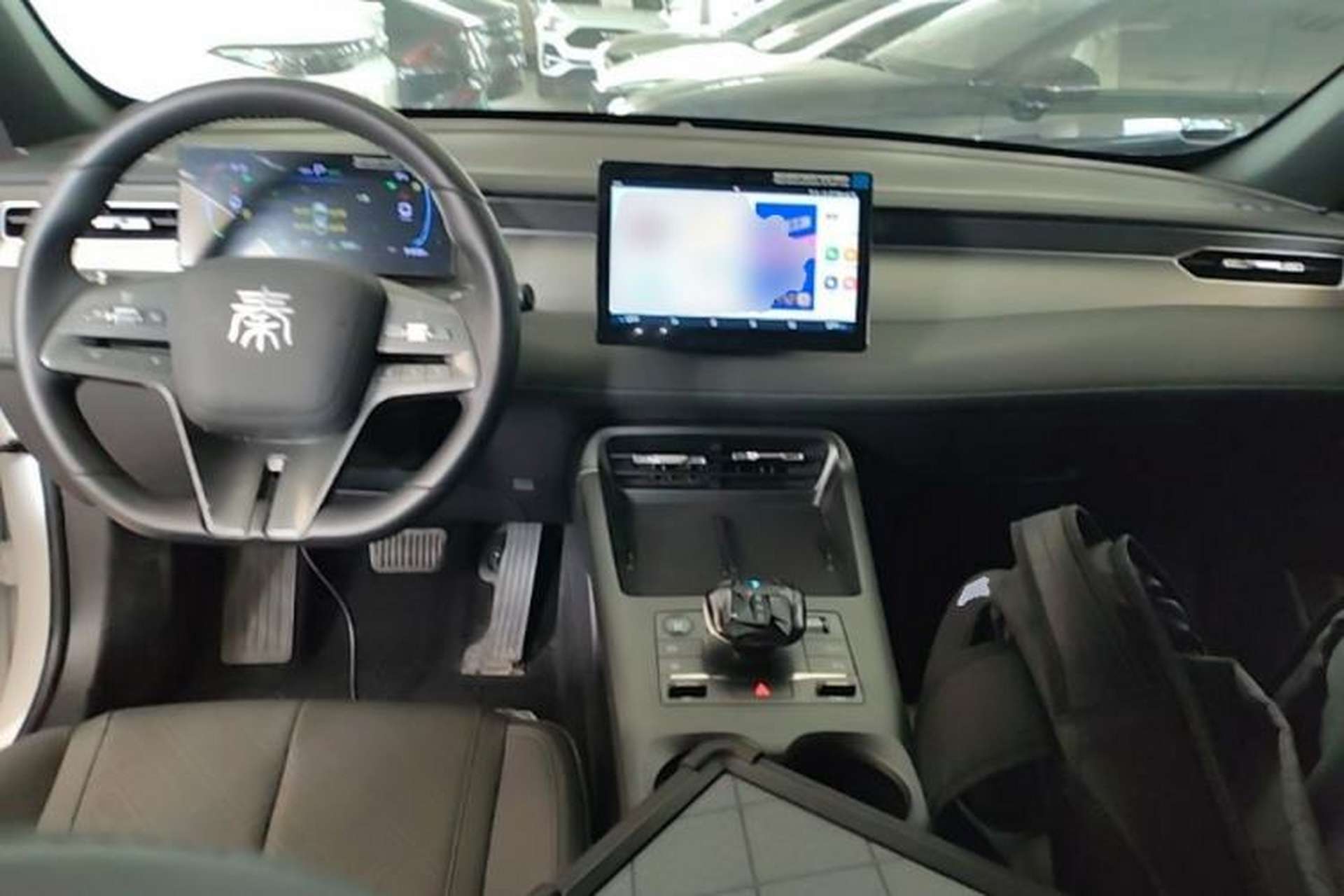 Used BYD Qin PLUS 2025 DM-i Smart Drive 55KM Leading Model Center Console