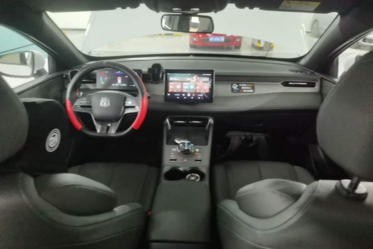 Used BYD Qin PLUS 2025 DM-i Smart Drive 55KM Leading Model Center Console