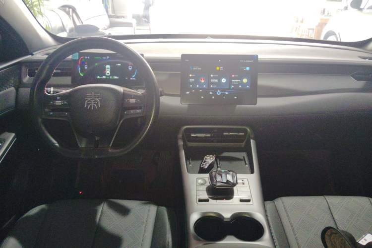 Used BYD Qin PLUS 2025 DM-i Smart Drive 55KM Leading Model Center Console