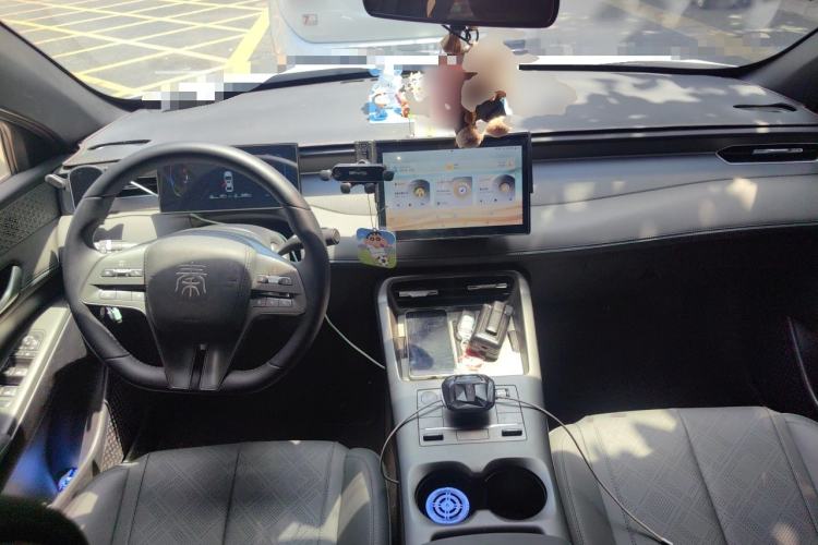 Used BYD Qin PLUS 2025 DM-i Smart Drive 55KM Leading Model Center Console