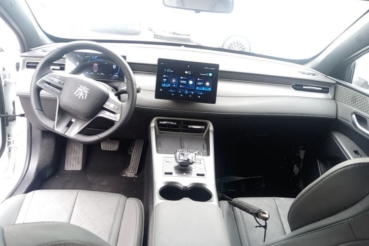 Used BYD Qin PLUS 2025 DM-i Smart Drive 55KM Leading Model Center Console