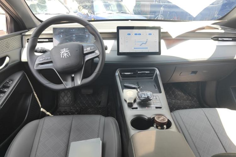 Used BYD Qin PLUS 2025 DM-i Smart Drive 55KM Leading Model Center Console