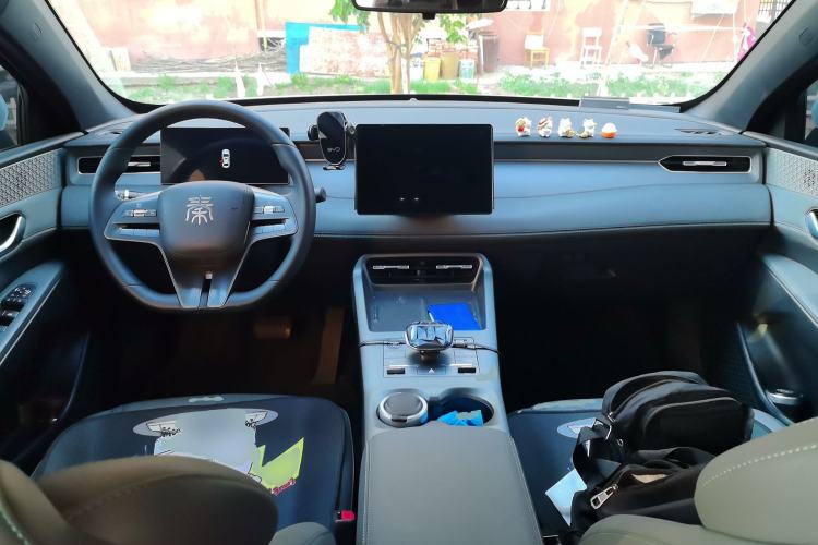 Used BYD Qin PLUS 2025 DM-i Smart Drive 55KM Leading Model Center Console