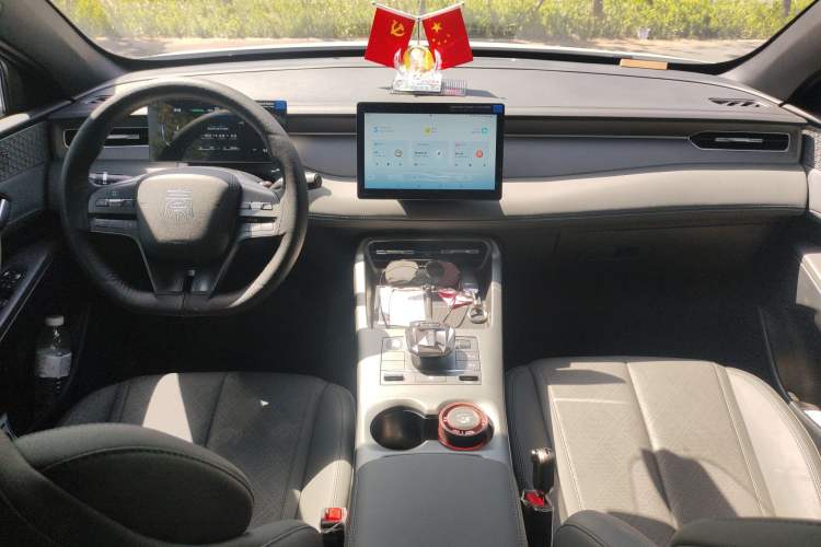 Used BYD Qin PLUS 2025 DM-i Smart Drive 55KM Leading Model Center Console