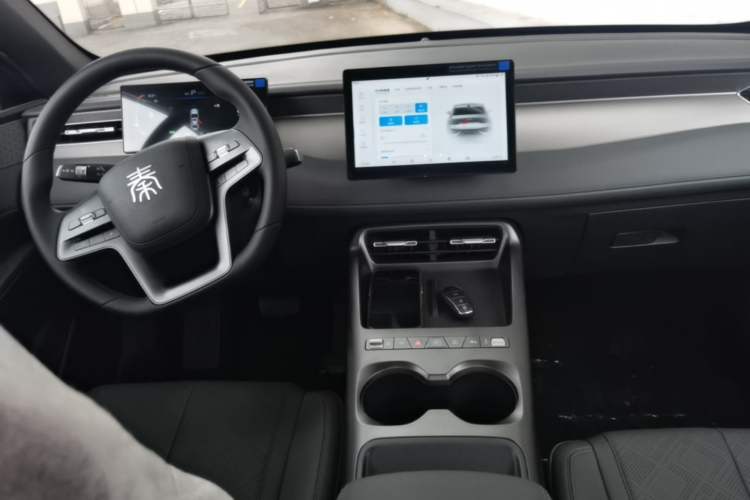 Used BYD Qin PLUS  Center Console