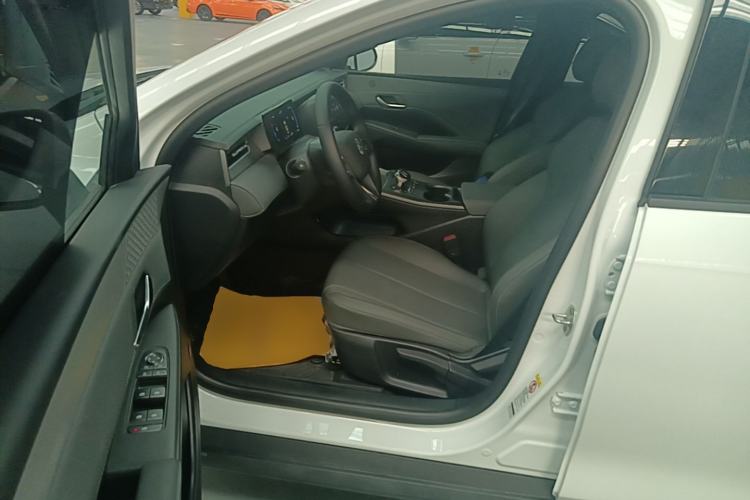 Used BYD Qin PLUS 2025 DM-i Smart Drive 55KM Leading Model Driver Seat