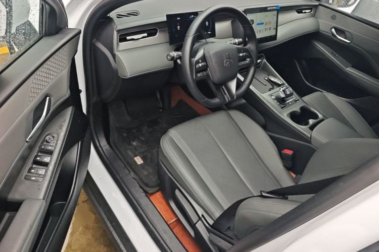 Used BYD Qin PLUS 2025 DM-i Smart Drive 55KM Leading Model Driver Seat