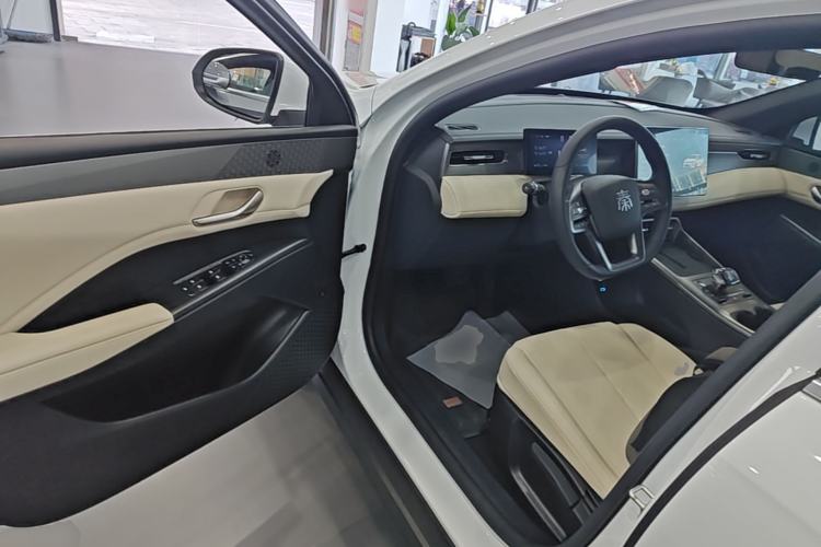 Used BYD Qin PLUS 2025 EV Smart Drive Edition 510KM Leading Model Driver Seat
