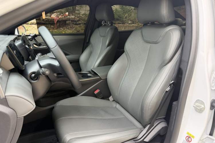 Used BYD Qin PLUS 2025 DM-i Smart Drive 55KM Leading Model Driver Seat