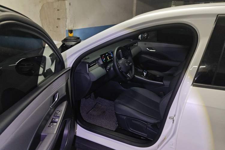Used BYD Qin PLUS 2025 DM-i Smart Drive 55KM Leading Model Driver Seat