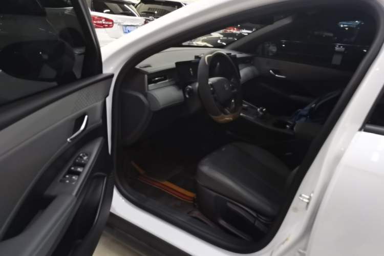 Used BYD Qin PLUS 2025 DM-i Smart Drive 55KM Leading Model Driver Seat