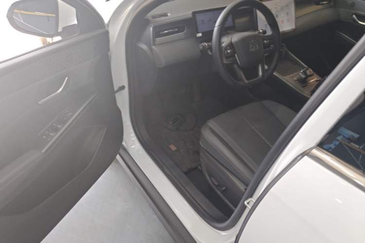 Used BYD Qin PLUS 2025 DM-i Smart Drive 120KM Superior Model Driver Seat