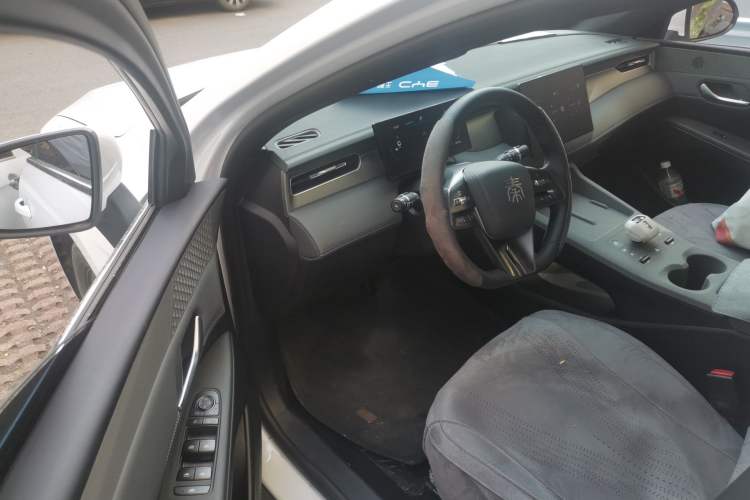 Used BYD Qin PLUS 2025 DM-i Smart Drive 55KM Leading Model Driver Seat