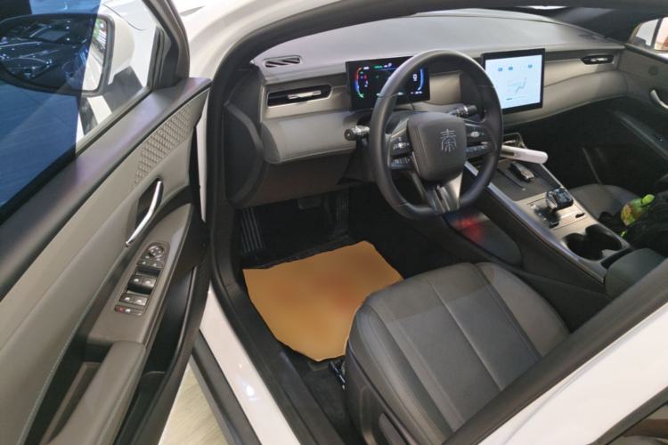 Used BYD Qin PLUS 2025 DM-i Smart Drive 55KM Leading Model Driver Seat