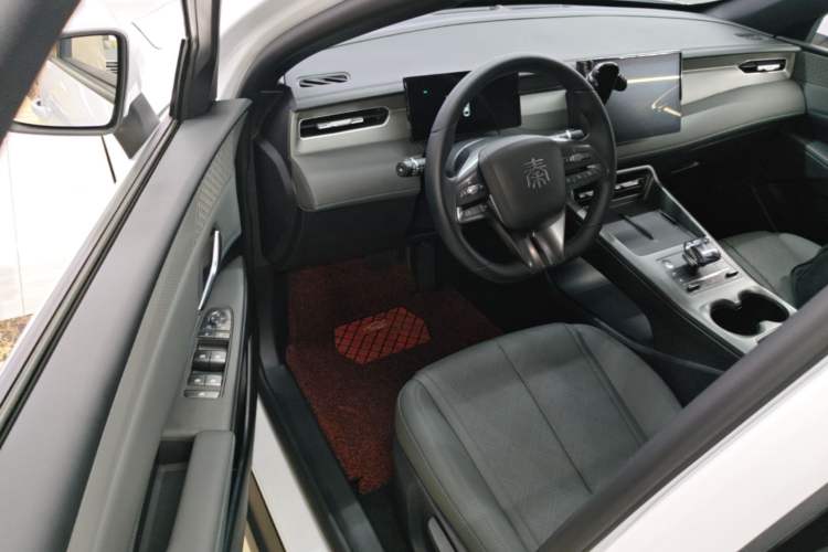 Used BYD Qin PLUS 2025 DM-i Smart Drive 55KM Leading Model Driver Seat