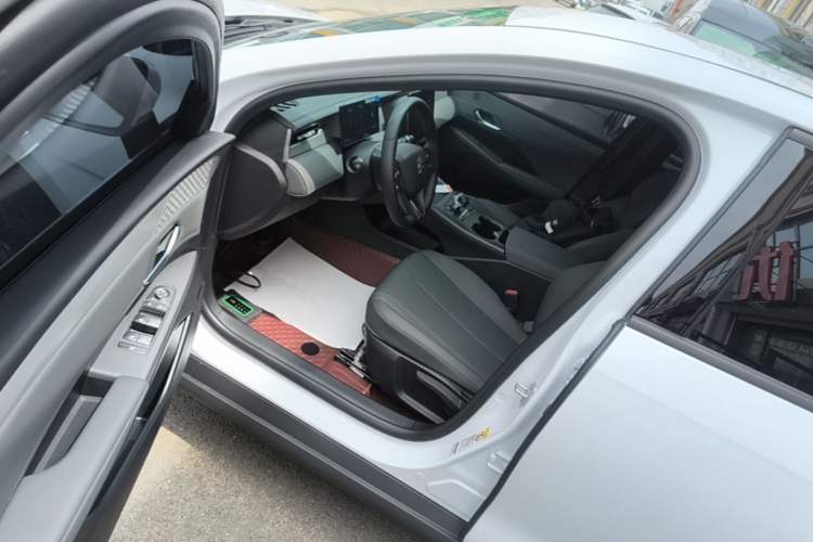 Used BYD Qin PLUS 2025 DM-i Smart Drive 55KM Leading Model Driver Seat