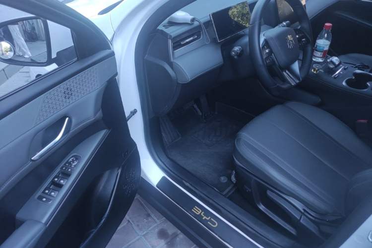 Used BYD Qin PLUS 2025 DM-i Smart Drive 55KM Leading Model Driver Seat