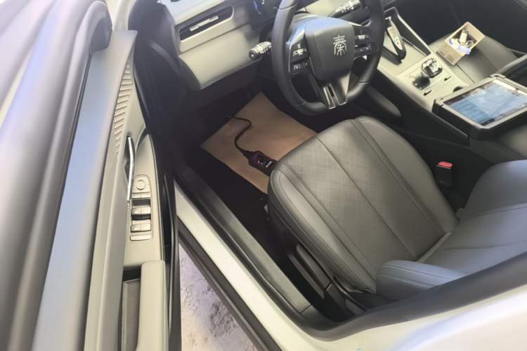 Used BYD Qin PLUS 2025 DM-i Smart Drive 55KM Leading Model Driver Seat