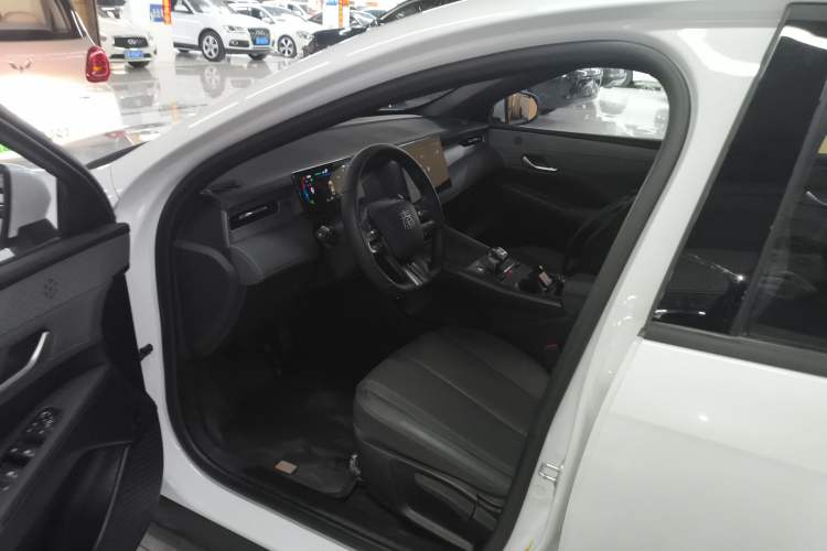 Used BYD Qin PLUS 2025 DM-i Smart Drive 55KM Leading Model Driver Seat