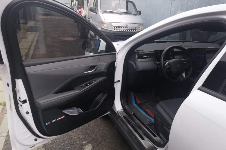 Used BYD Qin PLUS 2025 DM-i Smart Drive 55KM Leading Model Driver Seat