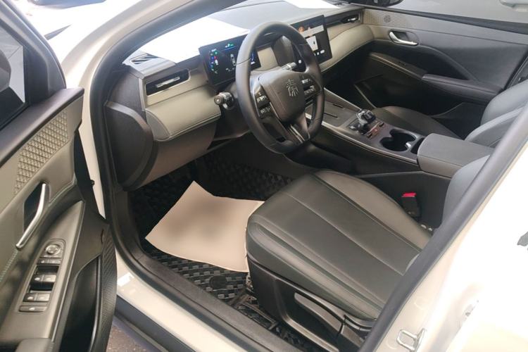 Used BYD Qin PLUS 2025 DM-i Smart Drive 55KM Leading Model Driver Seat