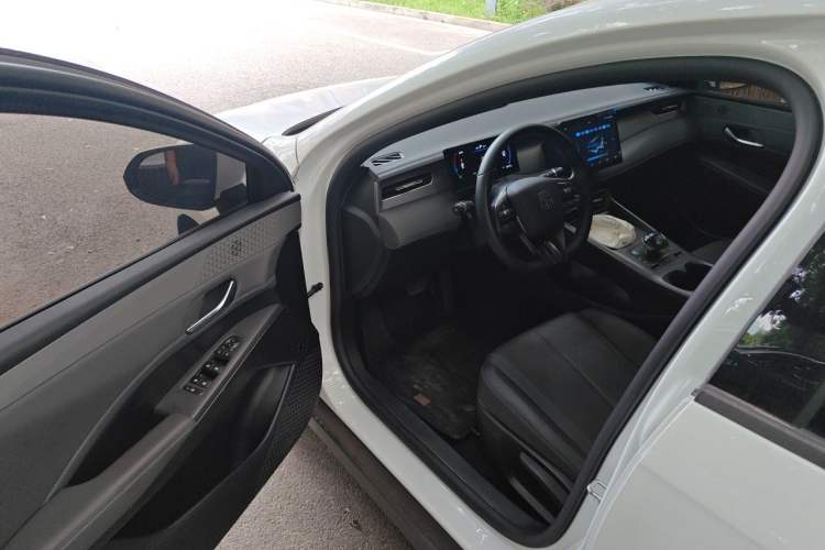 Used BYD Qin PLUS 2025 DM-i Smart Drive 55KM Leading Model Driver Seat