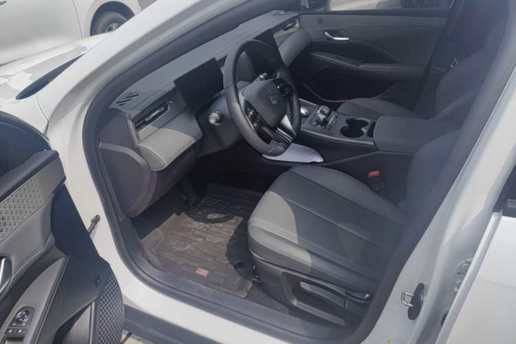 Used BYD Qin PLUS 2025 DM-i Smart Drive 55KM Leading Model Driver Seat