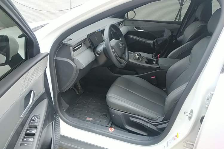 Used BYD Qin PLUS 2025 DM-i Smart Drive 55KM Leading Model Driver Seat