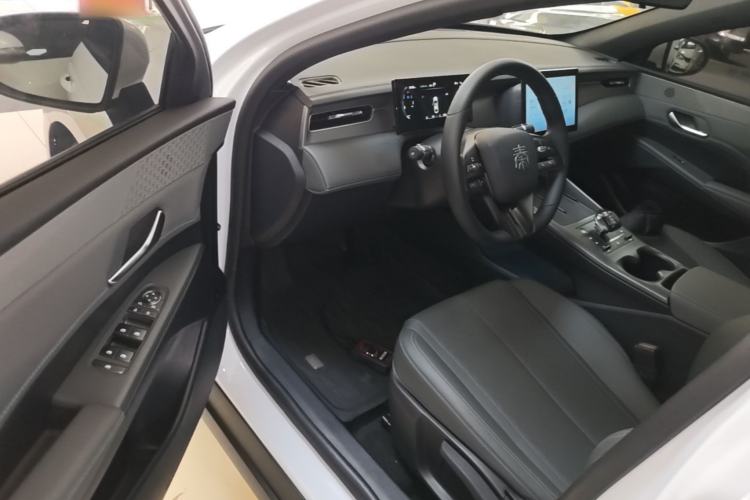 Used BYD Qin PLUS 2025 DM-i Smart Drive 55KM Leading Model Driver Seat