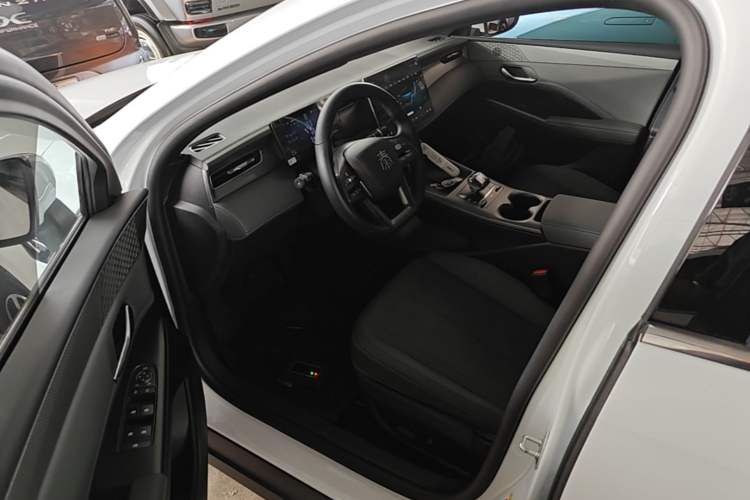 Used BYD Qin PLUS 2025 DM-i Smart Drive 120KM Superior Model Driver Seat