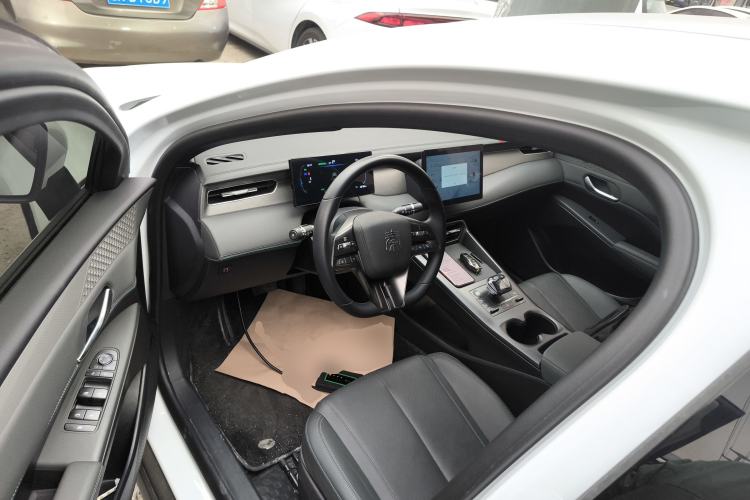 Used BYD Qin PLUS 2025 DM-i Smart Drive 55KM Leading Model Driver Seat