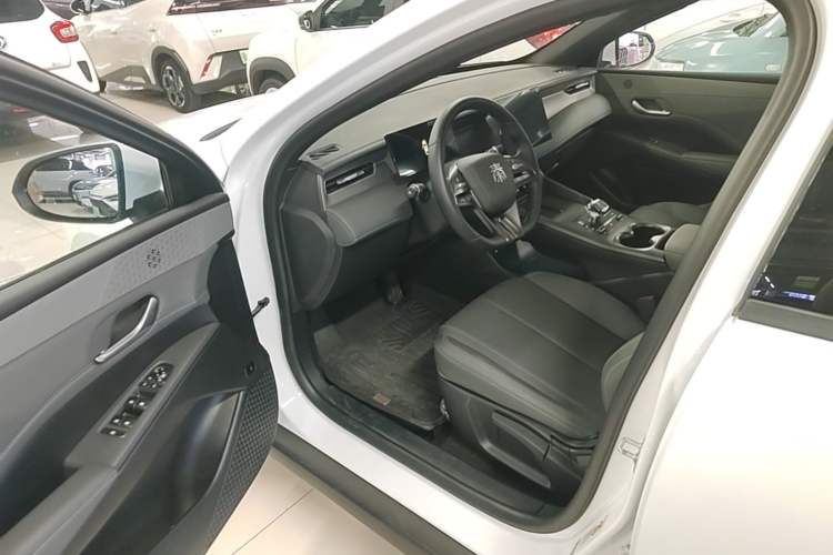 Used BYD Qin PLUS 2025 DM-i Smart Drive 55KM Leading Model Driver Seat
