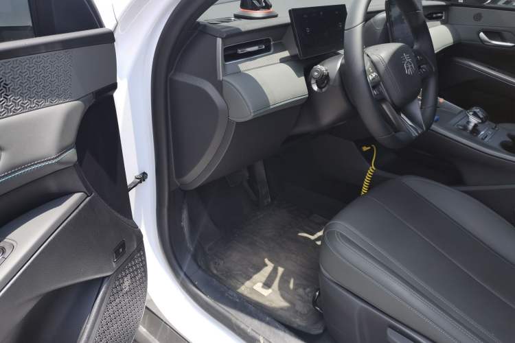 Used BYD Qin PLUS 2025 DM-i Smart Drive 55KM Leading Model Driver Seat
