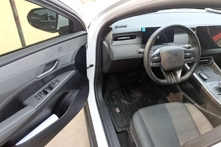Used BYD Qin PLUS 2025 DM-i Smart Drive 55KM Leading Model Driver Seat