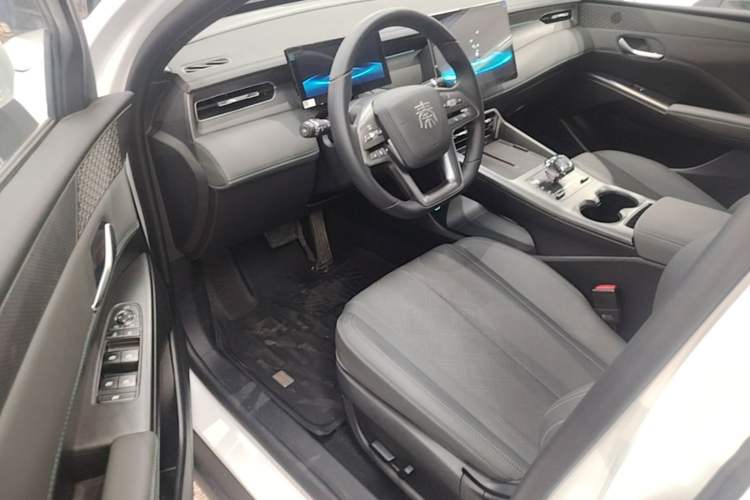 Used BYD Qin PLUS 2025 DM-i Smart Drive 120KM Superior Model Driver Seat