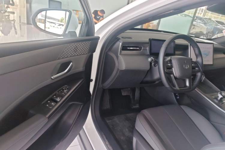 Used BYD Qin PLUS 2025 DM-i Smart Drive 120KM Superior Model Driver Seat