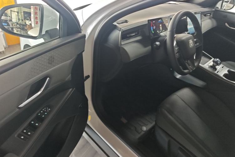 Used BYD Qin PLUS 2025 DM-i Smart Drive 55KM Leading Model Driver Seat