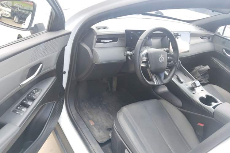 Used BYD Qin PLUS 2025 DM-i Smart Drive 55KM Leading Model Driver Seat