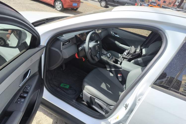 Used BYD Qin PLUS 2025 DM-i Smart Drive 55KM Leading Model Driver Seat
