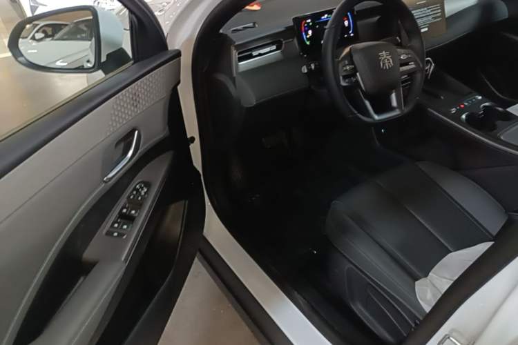 Used BYD Qin PLUS  Driver Seat