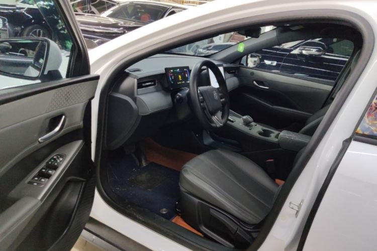 Used BYD Qin PLUS 2025 DM-i Smart Drive 55KM Leading Model Driver Seat