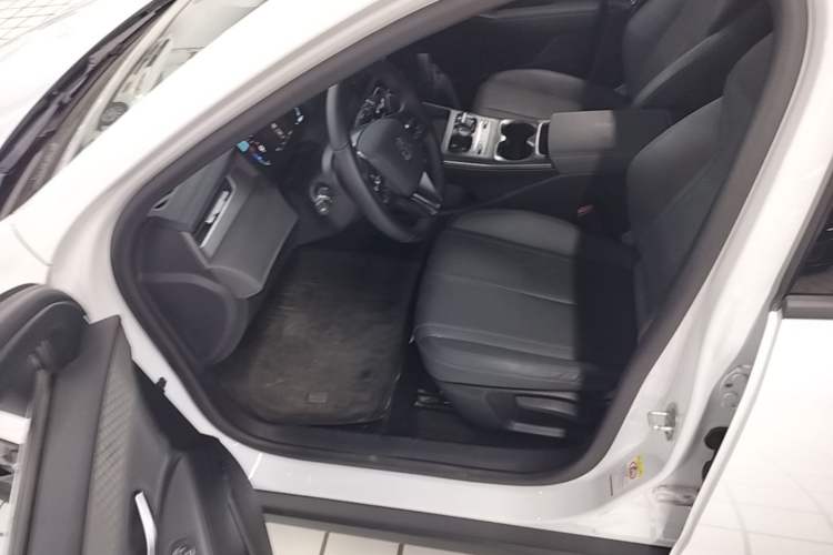 Used BYD Qin PLUS 2025 DM-i Smart Drive 55KM Leading Model Driver Seat