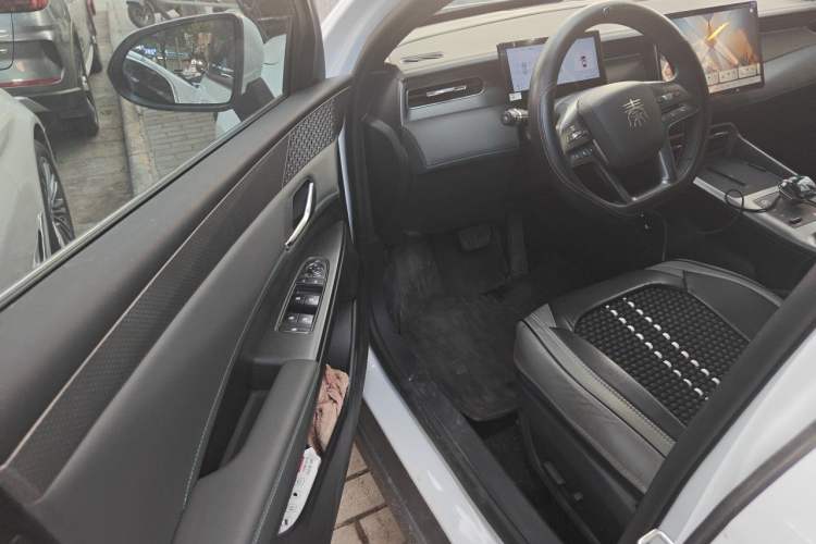 Used BYD Qin PLUS 2025 DM-i Smart Drive 120KM Superior Model Driver Seat