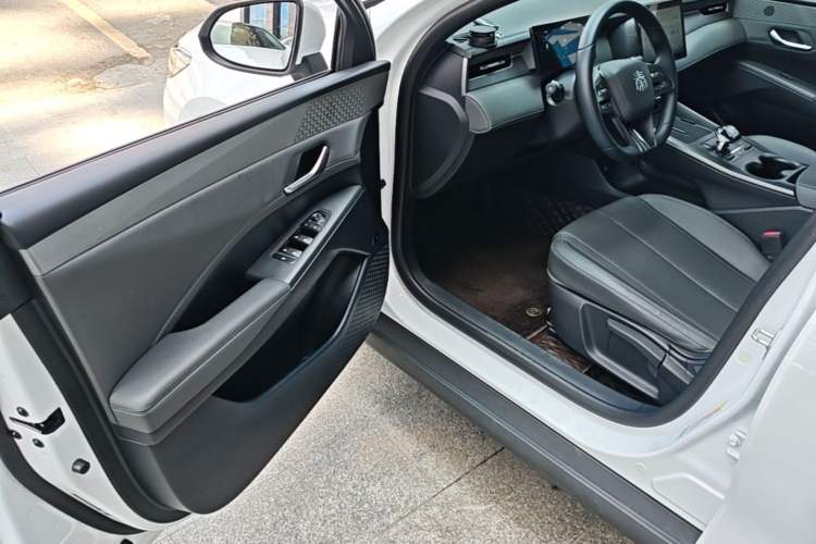 Used BYD Qin PLUS 2025 DM-i Smart Drive 55KM Leading Model Driver Seat