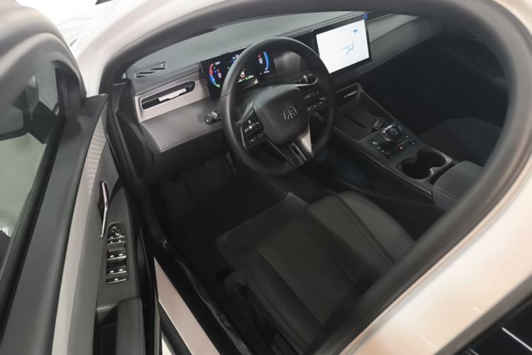 Used BYD Qin PLUS 2025 DM-i Smart Drive 55KM Leading Model Driver Seat