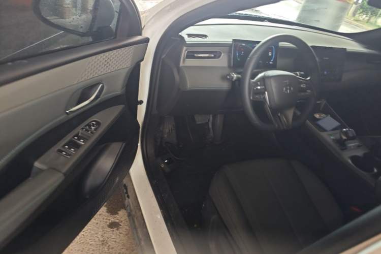Used BYD Qin PLUS 2025 DM-i Smart Drive 55KM Leading Model Driver Seat