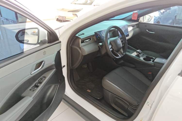 Used BYD Qin PLUS 2025 DM-i Smart Drive 55KM Leading Model Driver Seat