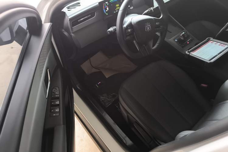 Used BYD Qin PLUS 2025 DM-i Smart Drive 55KM Leading Model Driver Seat