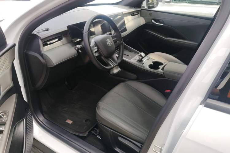 Used BYD Qin PLUS 2025 DM-i Smart Drive 55KM Leading Model Driver Seat