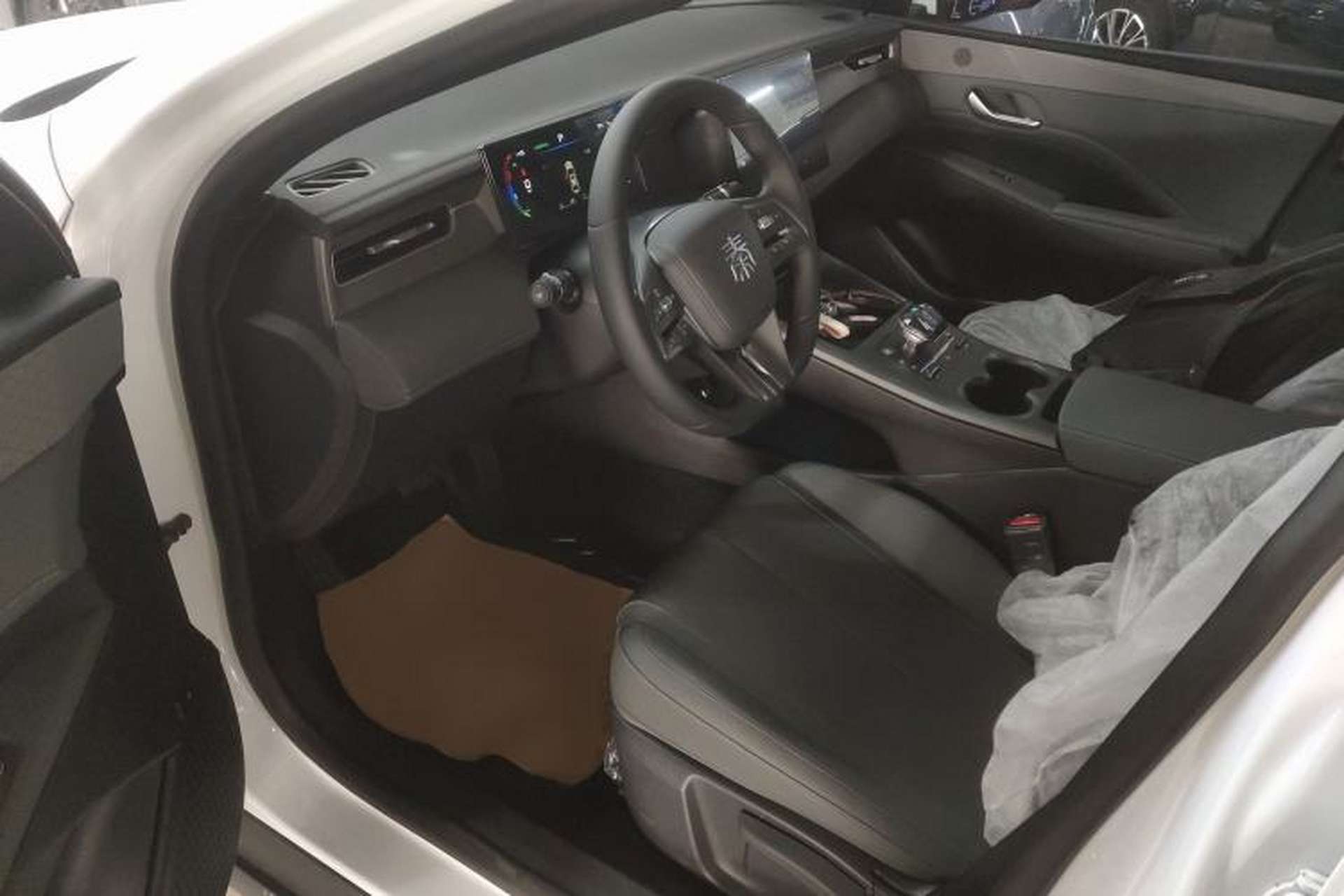 Used BYD Qin PLUS 2025 DM-i Smart Drive 55KM Leading Model Driver Seat